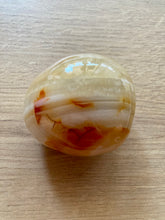 Charger l&#39;image dans la galerie, Agate - Galet d&#39;agate de Madagascar - vertus de l&#39;agate en lithothérapie
